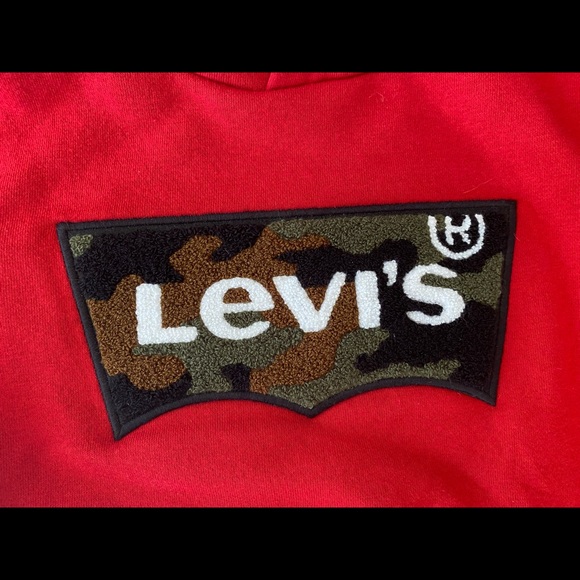 NWT Levi’s Boy’s size 8-10, camo and red hoodie - Picture 3 of 4